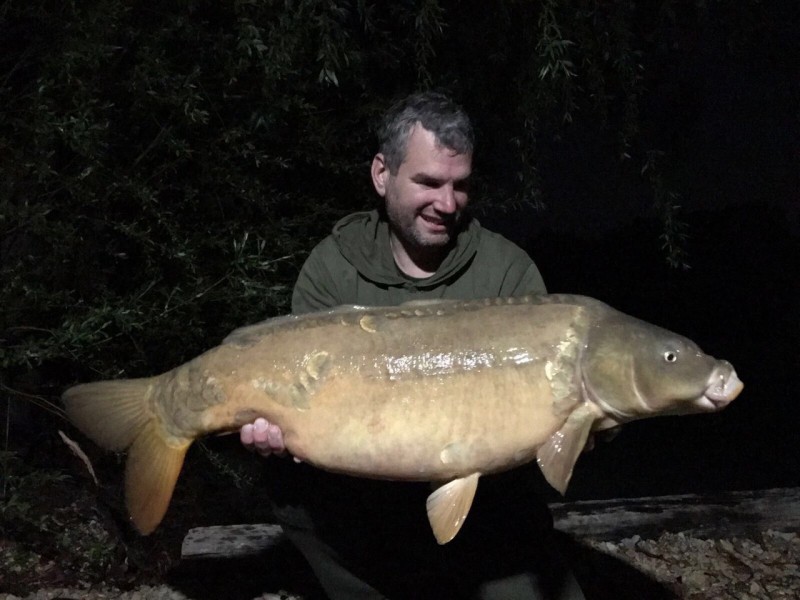 Lee Jenkinson with a 29lb 8oz Mirror from The Alamo 29.4.17