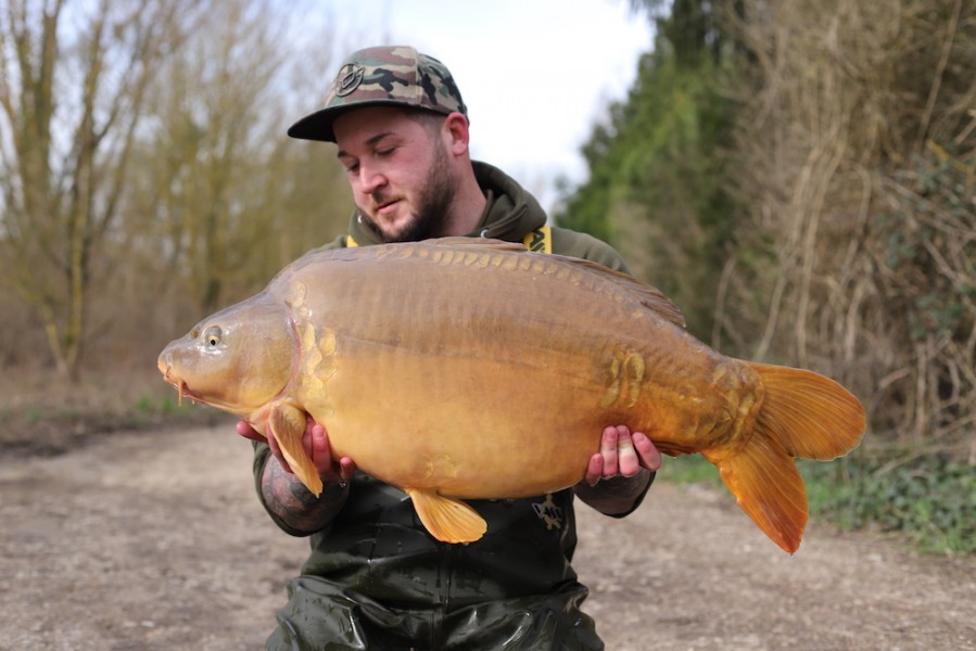 Luke Cornelius with Little b at 35lb8oz from Co's Point 24.3.18