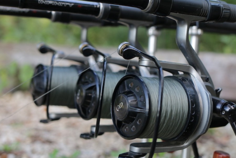 Minimum of 0.40mm diameter main line. We recommend Korda Touchdown in 15lb.
