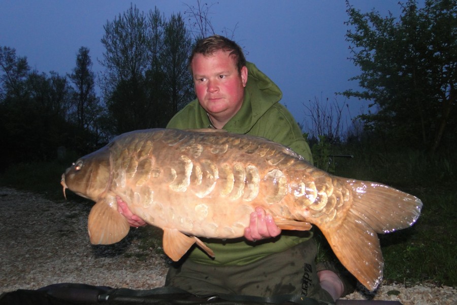 Marek with Equalled at 38.04 on a black/white zig