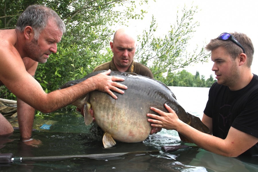 Mike & Barty helping Martain get the fish level for the perfect shot