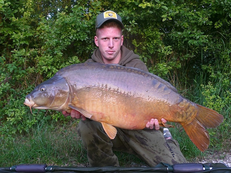 Timo with a 37lb mirror