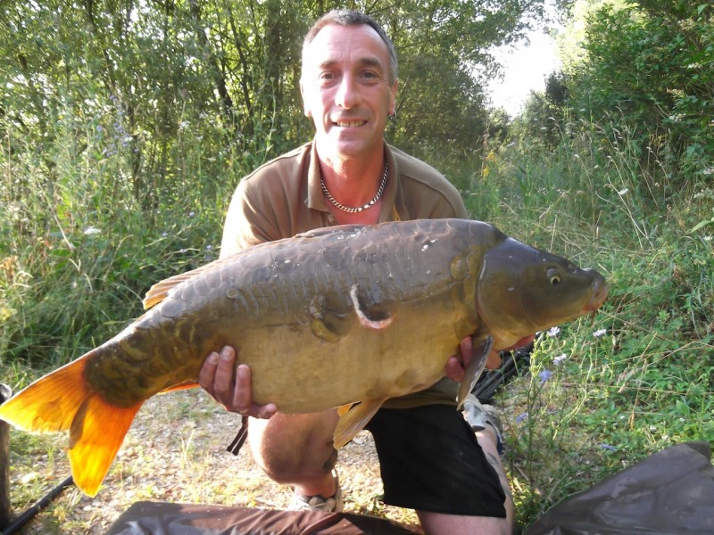 Russ with "the richmond fish" 30.02lb, the tree line July 2013