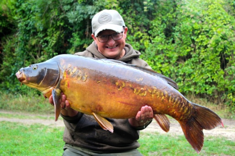 Danny with an unknown 37lb 12oz mirror