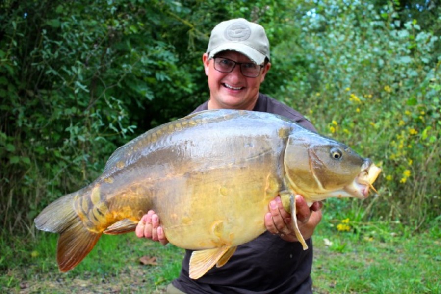 The Buzzin' Fish 33lb mirror