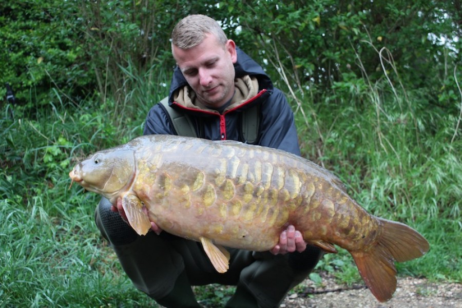 Dan wit a 29.04lb mirror