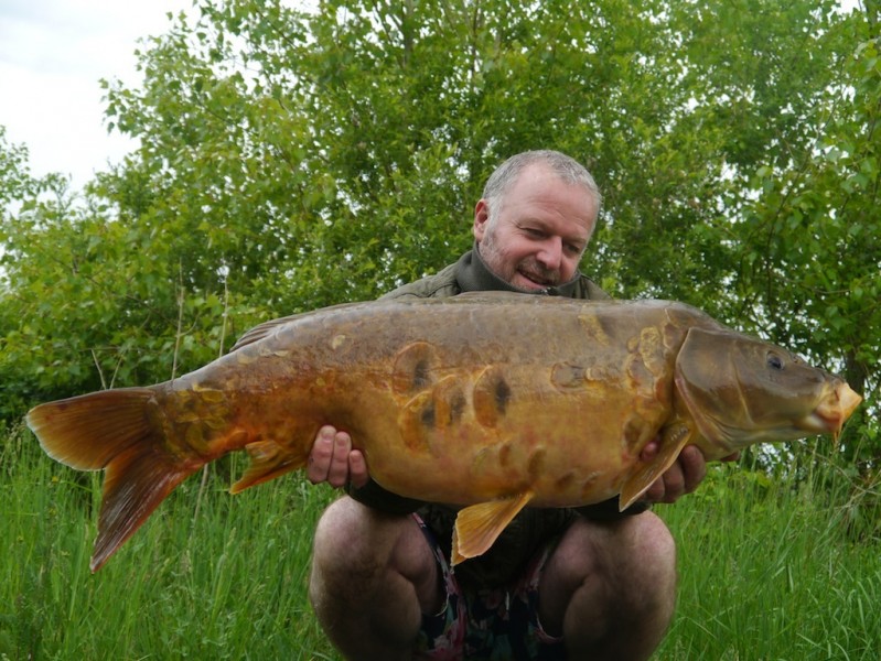 A stunning 30lb mirror for barty