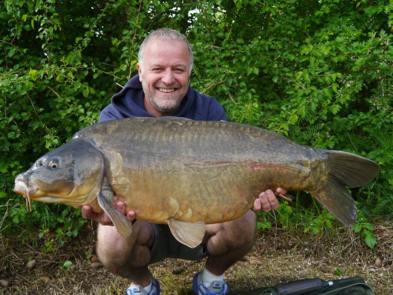 Barty with a beautiful dark mirror