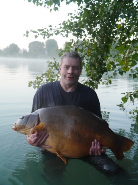 Simon with a 55.12lbs mirror