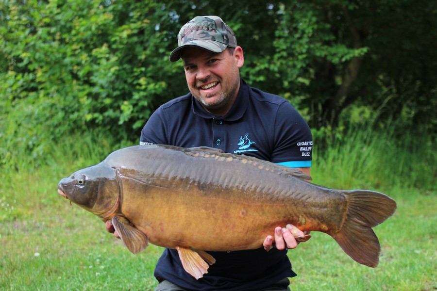 32lb mirror co's point 30.5.15