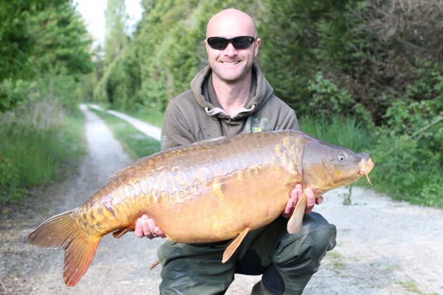 Nick Cater with The Resident at 39lb 4oz from Co's Point 22.4.17