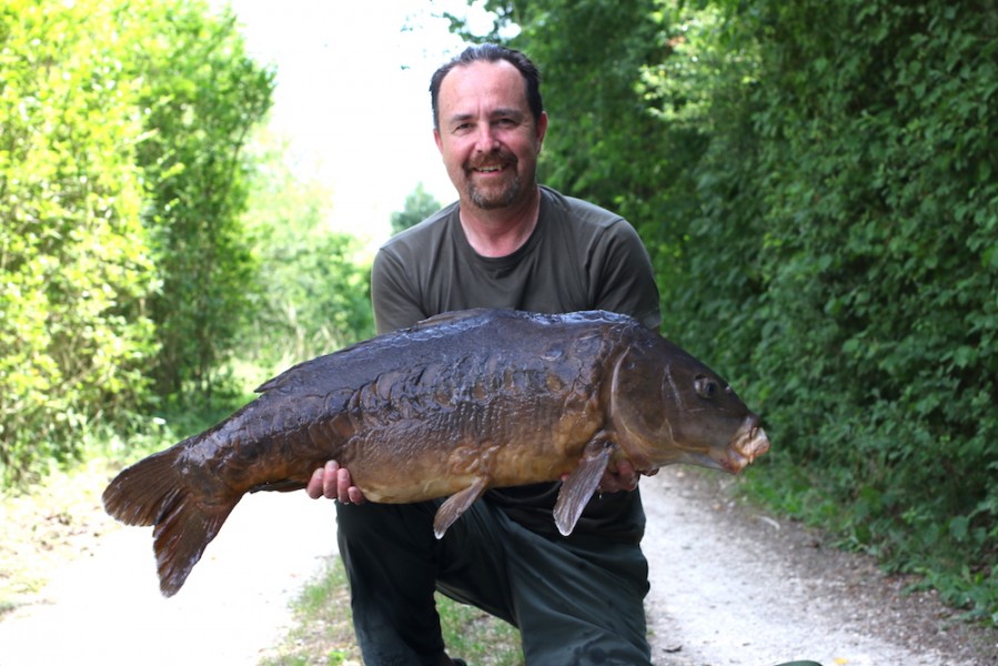 Stephen Hurst with The Black Eyed Linear at 34lb 5oz from Treeline 1.7.17