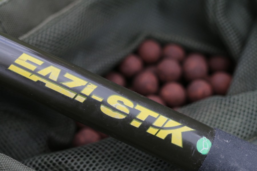 Spread baiting with the throwing stick is not as effective as the Spomb on the Main Lake.