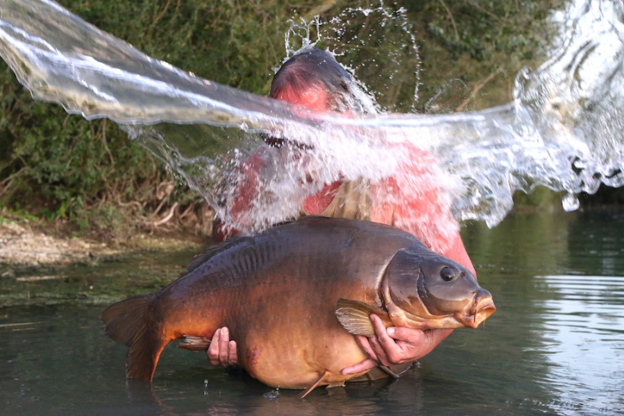 Andy Davis taking a well earned bucket with Robert's Fish