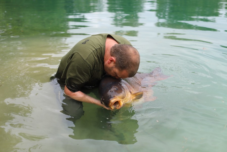 Chip kissing his new PB