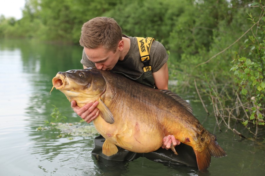 Ryan Layzell kissing his beauty
