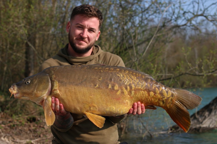 Luke Cornelius with Nanny Pat at 25lb Co's Point 30.03.2019