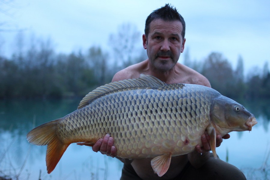 Paul Gilbank with Long spot at 28lb 8oz Alcatraz 6.4.2019