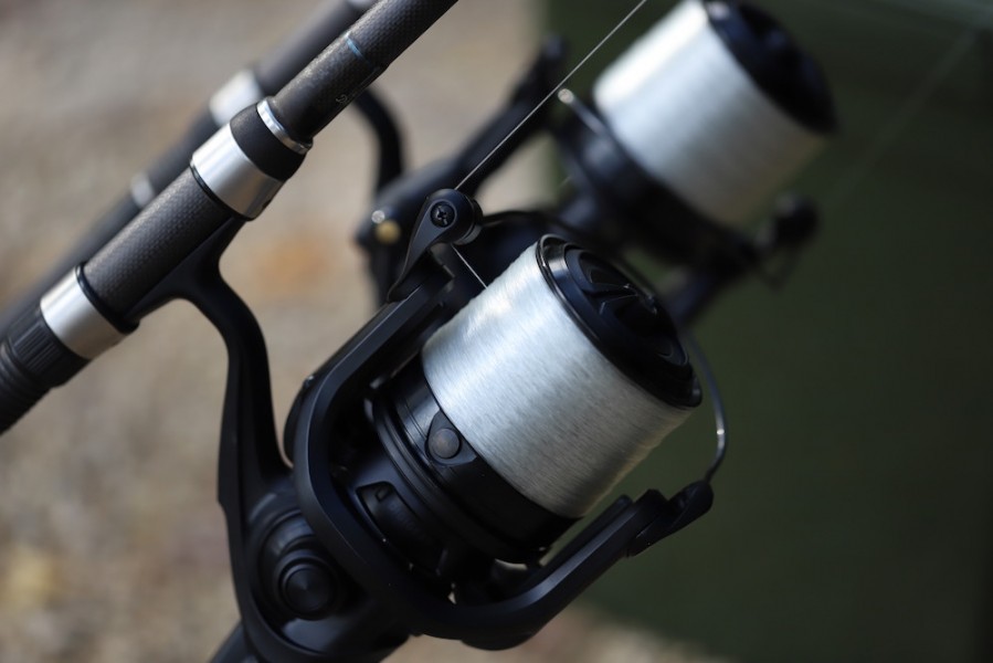 Steve uses 15lb Korda Kontour and fishes it slack to keep the lines down.