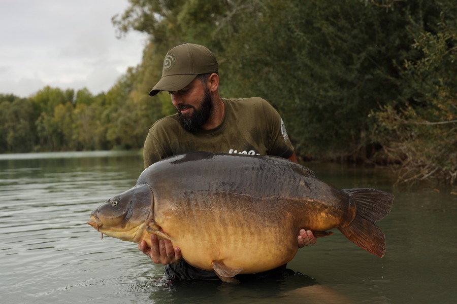 Roy Prodger with "The Target" at a whopping 74lb !!..........