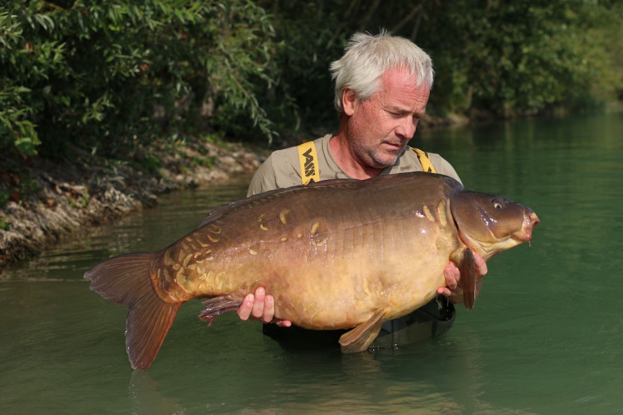 Richard Winters with "Pawprint" at 49lb 8oz.............