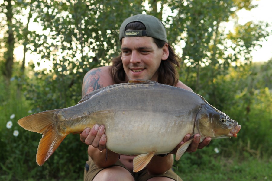 She may be small but here is the first ever carp to be caught off the surface in Gigantica!! "Off The Top" 11lb 8oz ......