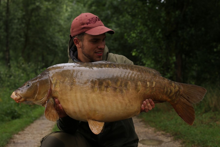 The Belgian Sniper had a lovely session in The Alamo here's Air Con at 39lb 12oz.......