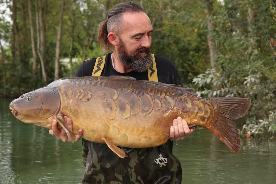 Chris Clarke with Apple Slices @ 44lb 8oz