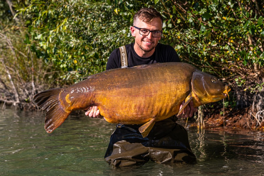 Mr Neil Spooner showed patience and skill to land "The Spotted Leather" at 63lb!!!.......
