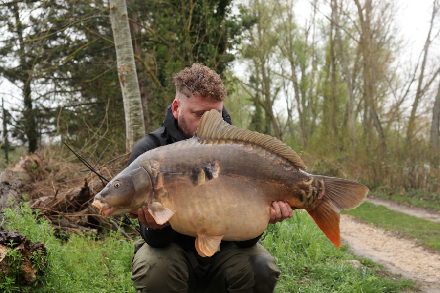 Proper angry!!! only coz he got his perm wet and the fish looks a bit aggy too, good skills mate!
