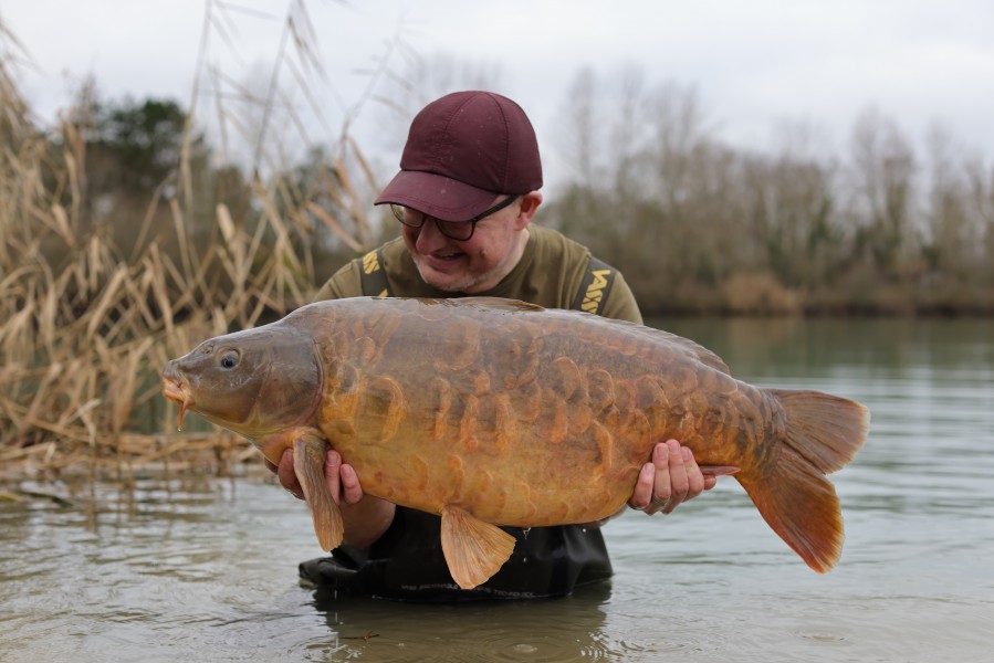 Df with dollar a cracking original glass carp!