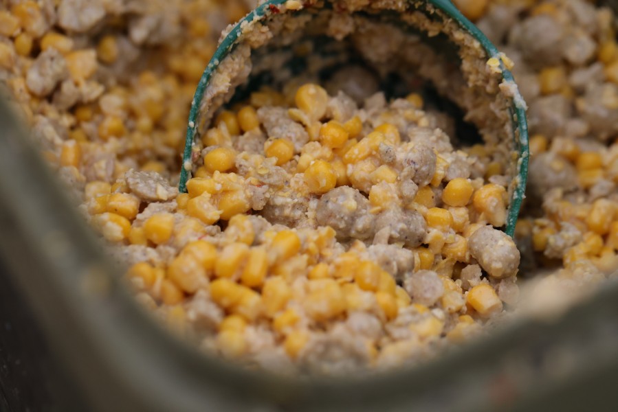Dfs bait mix of mainly corn