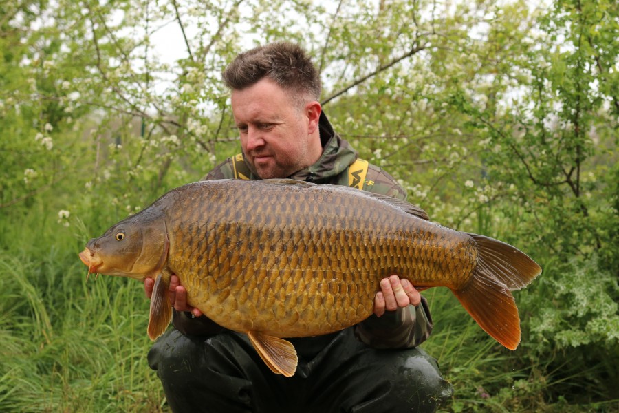 Darren with Pop It In Pete 31lb 14oz