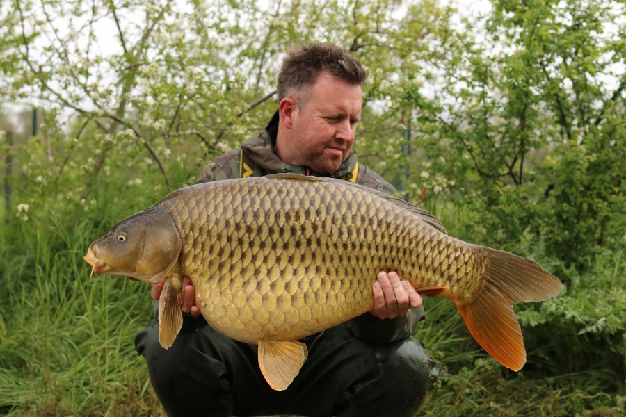 Darren with The Chinese 35lb 14oz