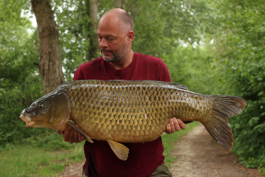Glenn with a mega Common at 44lb 4oz from stink