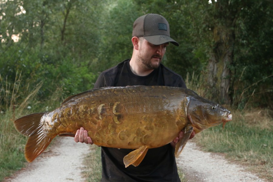 Lee Flynn with The Movie Star from Alamo at 36lb 6oz