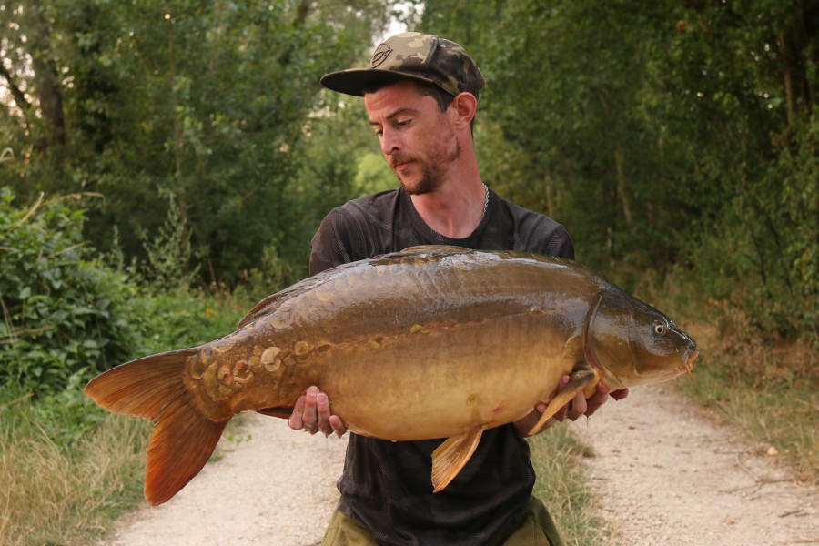 Tom in Big Girls with his largest Ashes to Ashes 34lb 8oz