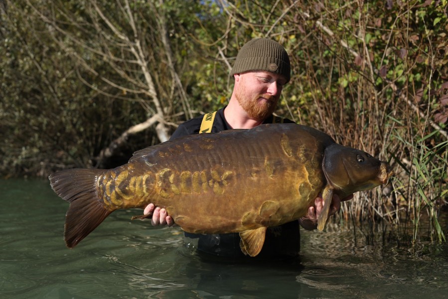 Lesse with the incredible Humpy at 52lb