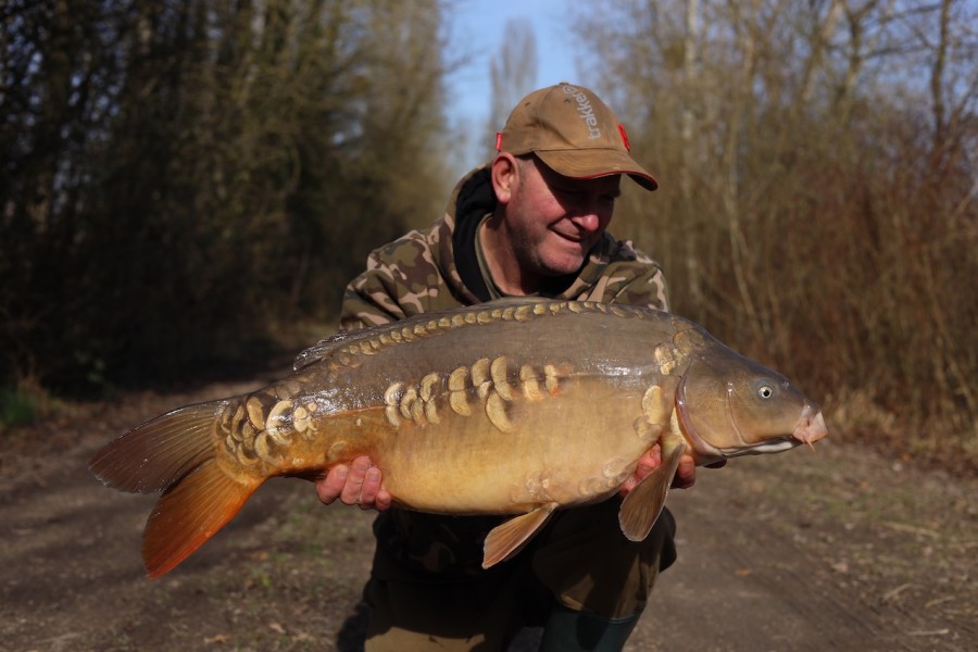 Richard in Bob's Beach with this lovely 27lb 12oz mirror, "Pump"