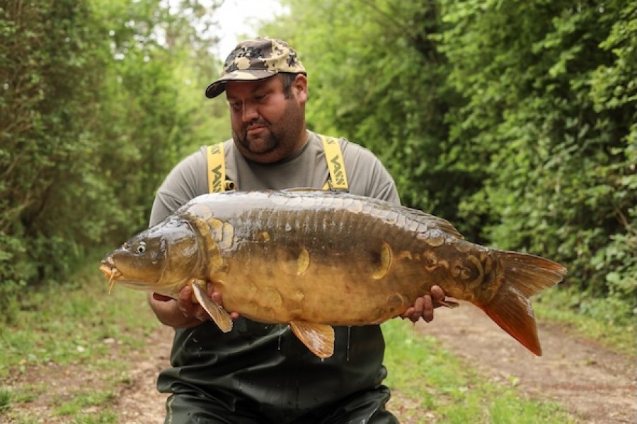 Twisted Scale 35lb 2oz for Scott in Bob's Beach